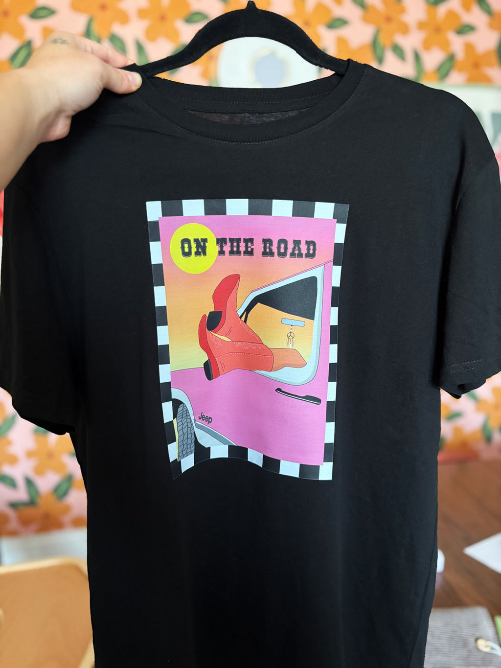 T-Shirt On the road - Emily in home